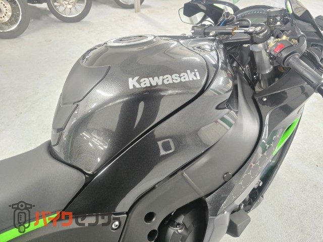 NINJA ZX-10R SE マルケジーニ クイックシフト 電子制御サスペンション