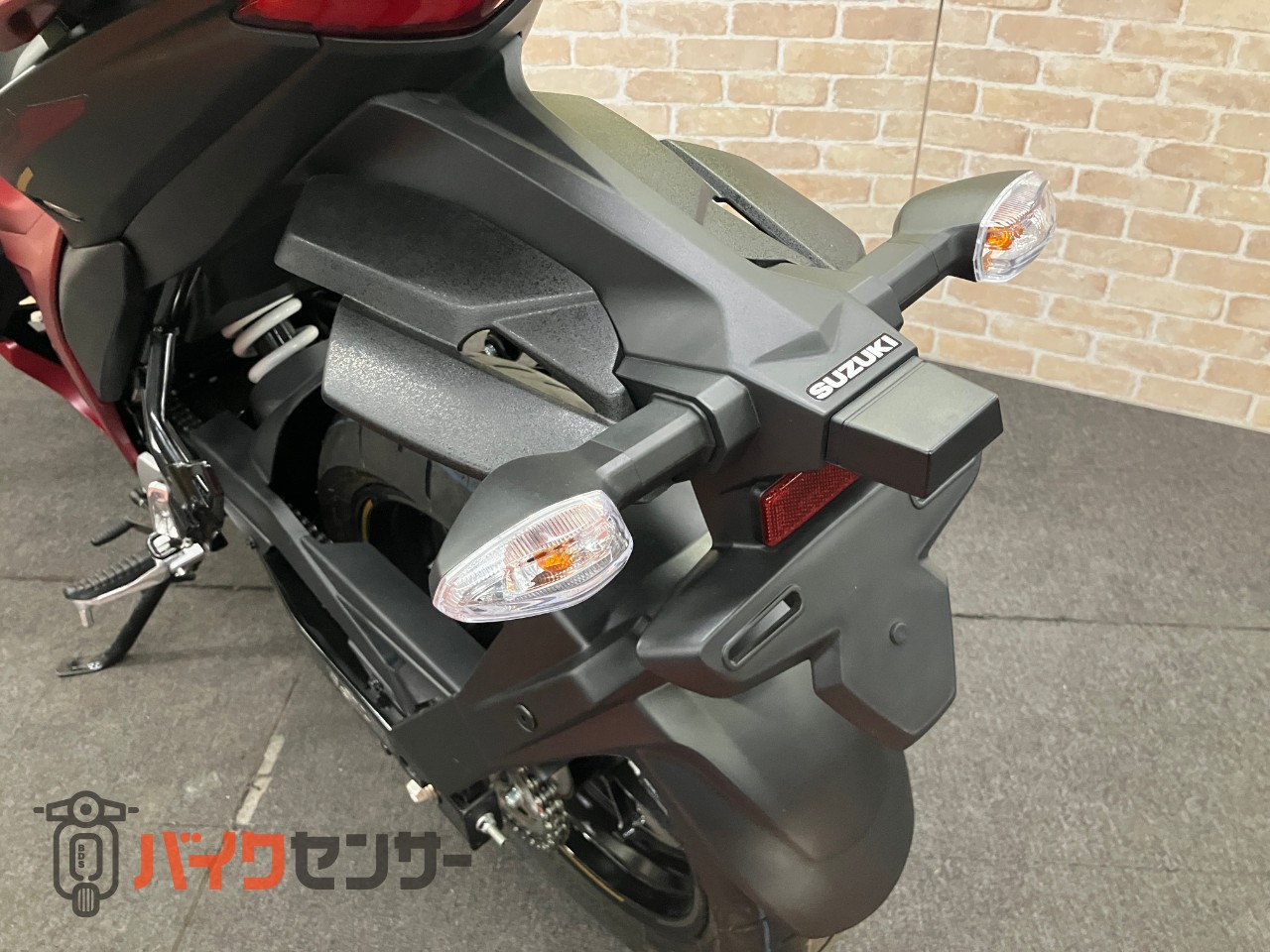 GIXXER SF250 2025年モデル　　マットボルドーレッドメタリック・マットブラックメタリック　油冷4サイクルエンジン_6