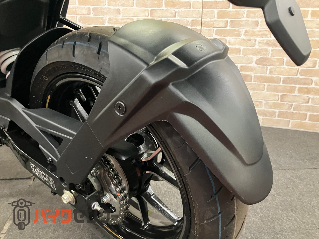 GIXXER SF250 2025年モデル　　マットボルドーレッドメタリック・マットブラックメタリック　油冷4サイクルエンジン_7