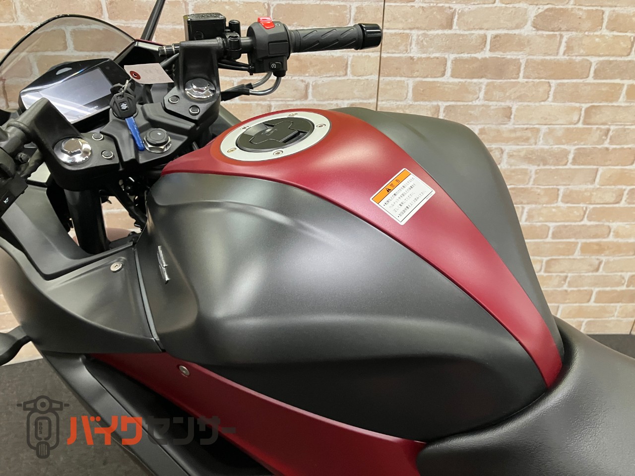 GIXXER SF250 2025年モデル　　マットボルドーレッドメタリック・マットブラックメタリック　油冷4サイクルエンジン_8