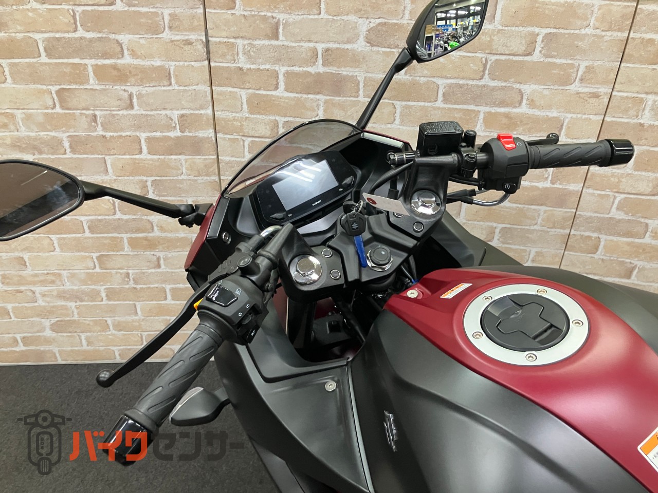 GIXXER SF250 2025年モデル　　マットボルドーレッドメタリック・マットブラックメタリック　油冷4サイクルエンジン_9