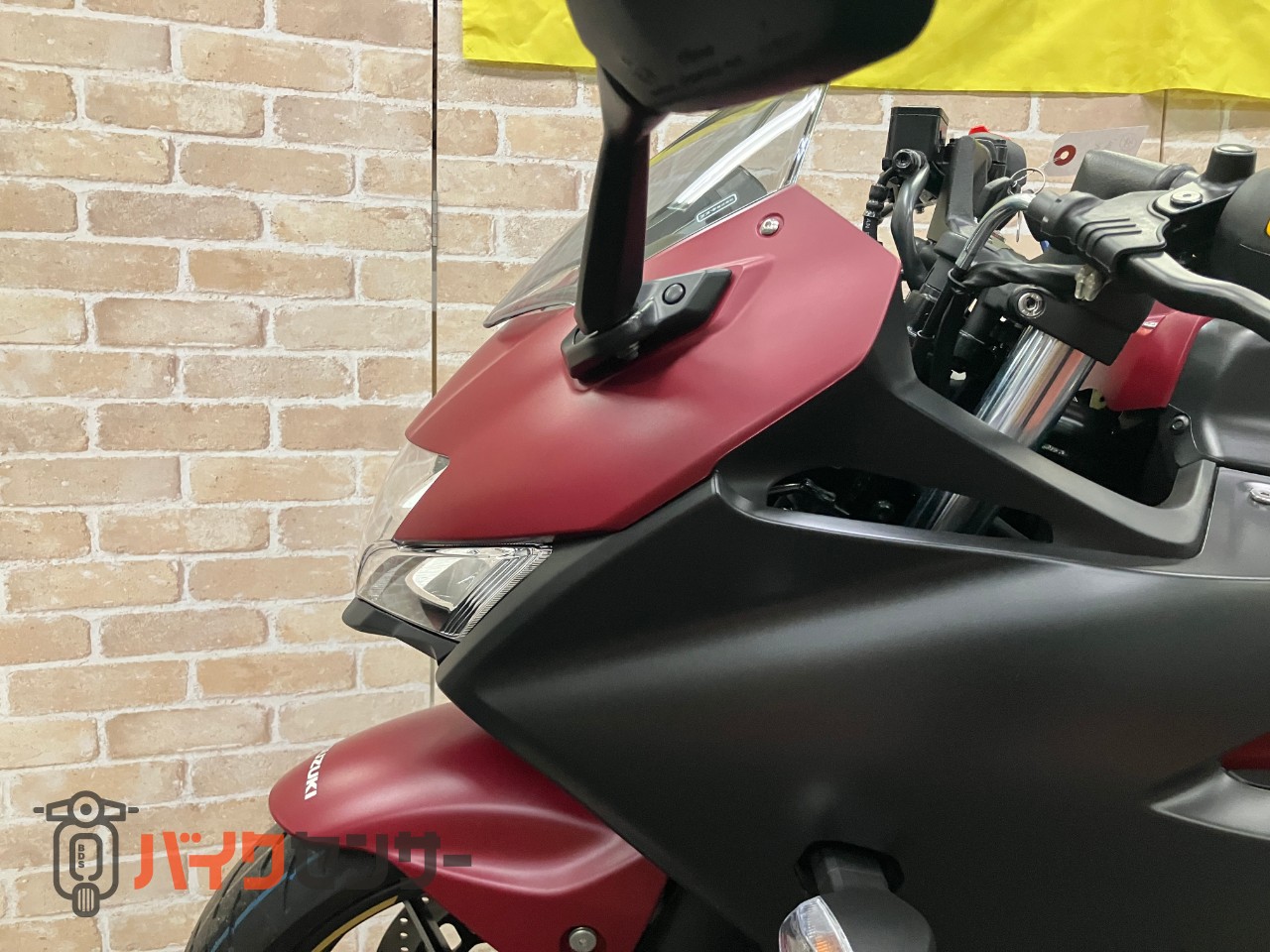 GIXXER SF250 2025年モデル　　マットボルドーレッドメタリック・マットブラックメタリック　油冷4サイクルエンジン_11