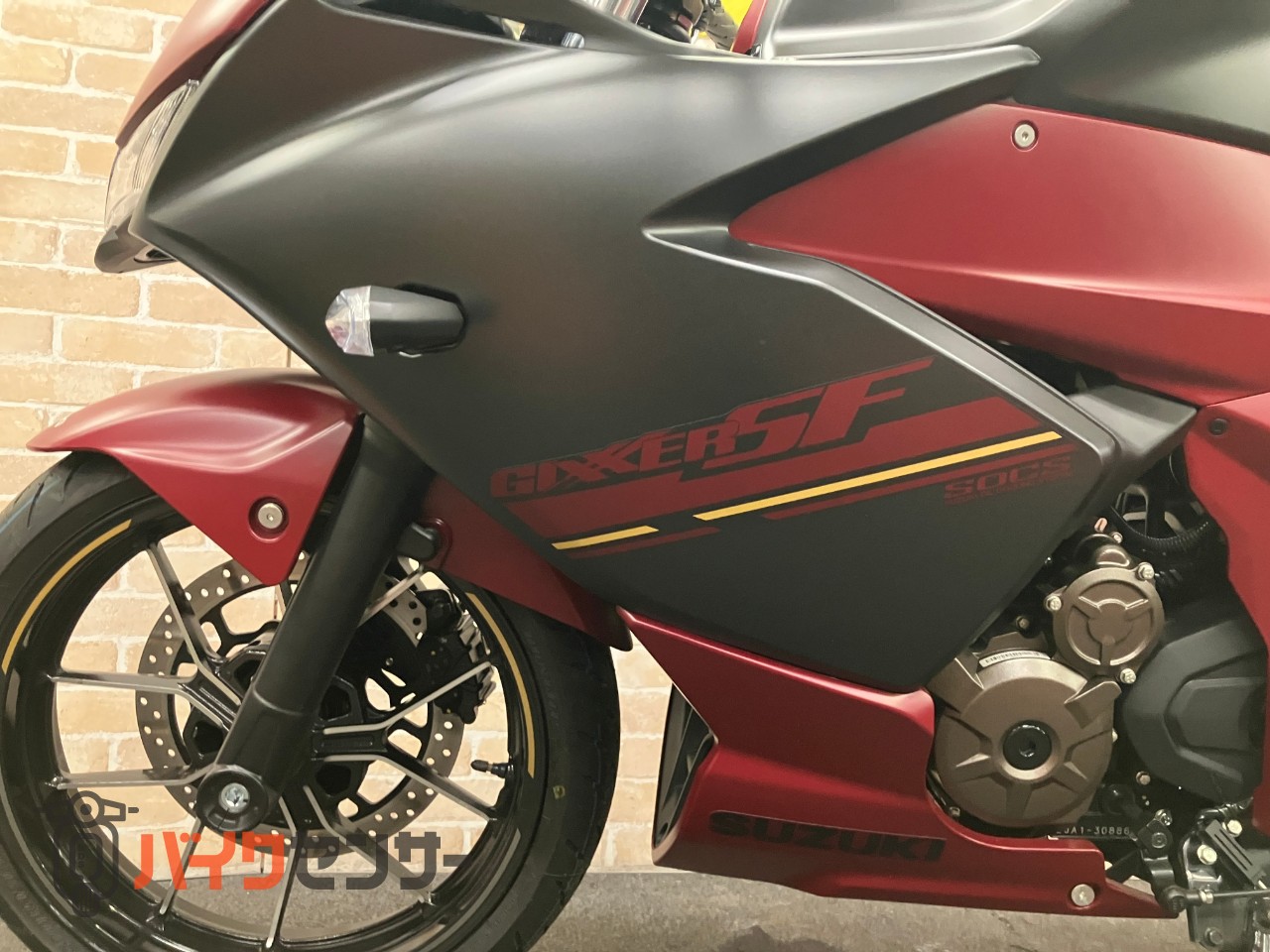 GIXXER SF250 2025年モデル　　マットボルドーレッドメタリック・マットブラックメタリック　油冷4サイクルエンジン_13