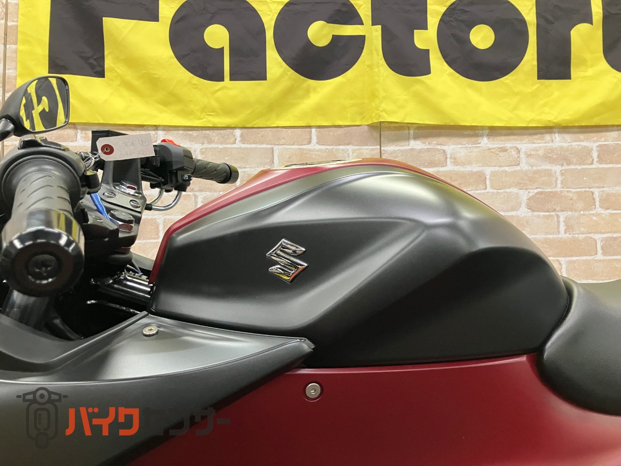 GIXXER SF250 2025年モデル　　マットボルドーレッドメタリック・マットブラックメタリック　油冷4サイクルエンジン_14