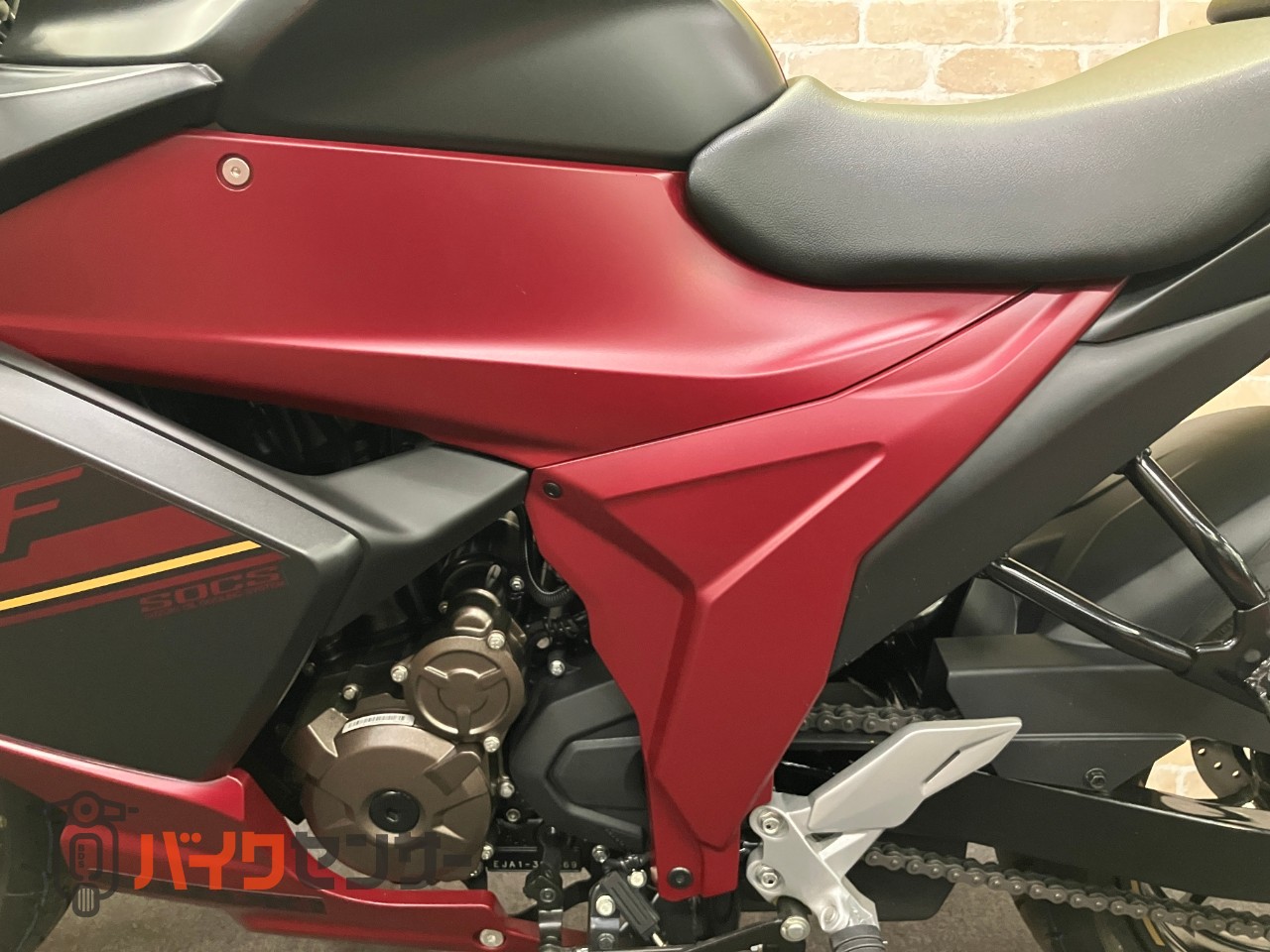 GIXXER SF250 2025年モデル　　マットボルドーレッドメタリック・マットブラックメタリック　油冷4サイクルエンジン_15