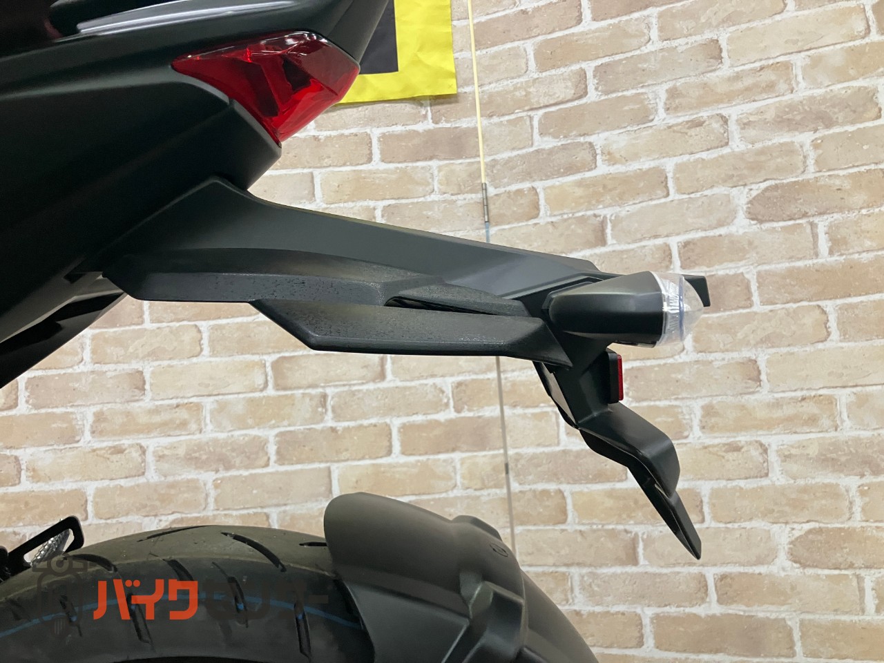 GIXXER SF250 2025年モデル　　マットボルドーレッドメタリック・マットブラックメタリック　油冷4サイクルエンジン_17