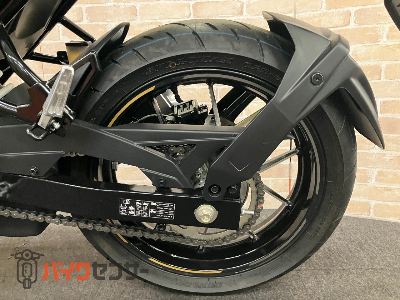 GIXXER SF250 2025年モデル　　マットボルドーレッドメタリック・マットブラックメタリック　油冷4サイクルエンジン_18