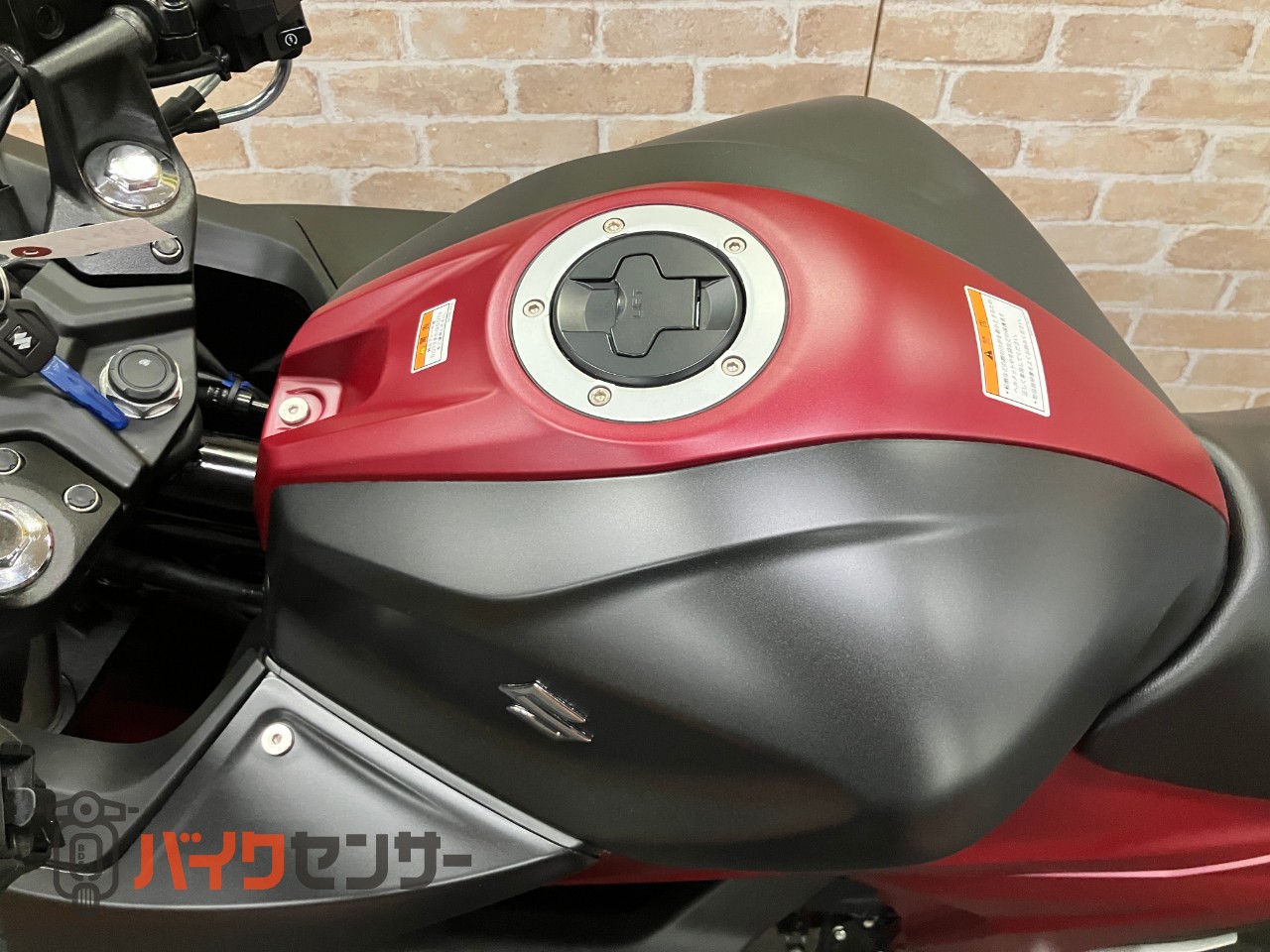 GIXXER SF250 2025年モデル　　マットボルドーレッドメタリック・マットブラックメタリック　油冷4サイクルエンジン_19