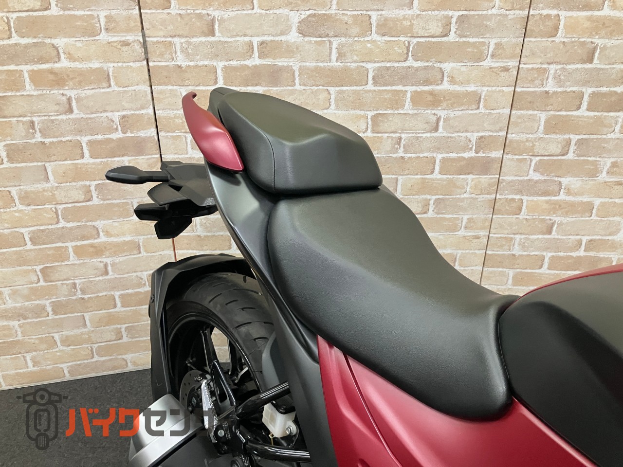 GIXXER SF250 2025年モデル　　マットボルドーレッドメタリック・マットブラックメタリック　油冷4サイクルエンジン_25