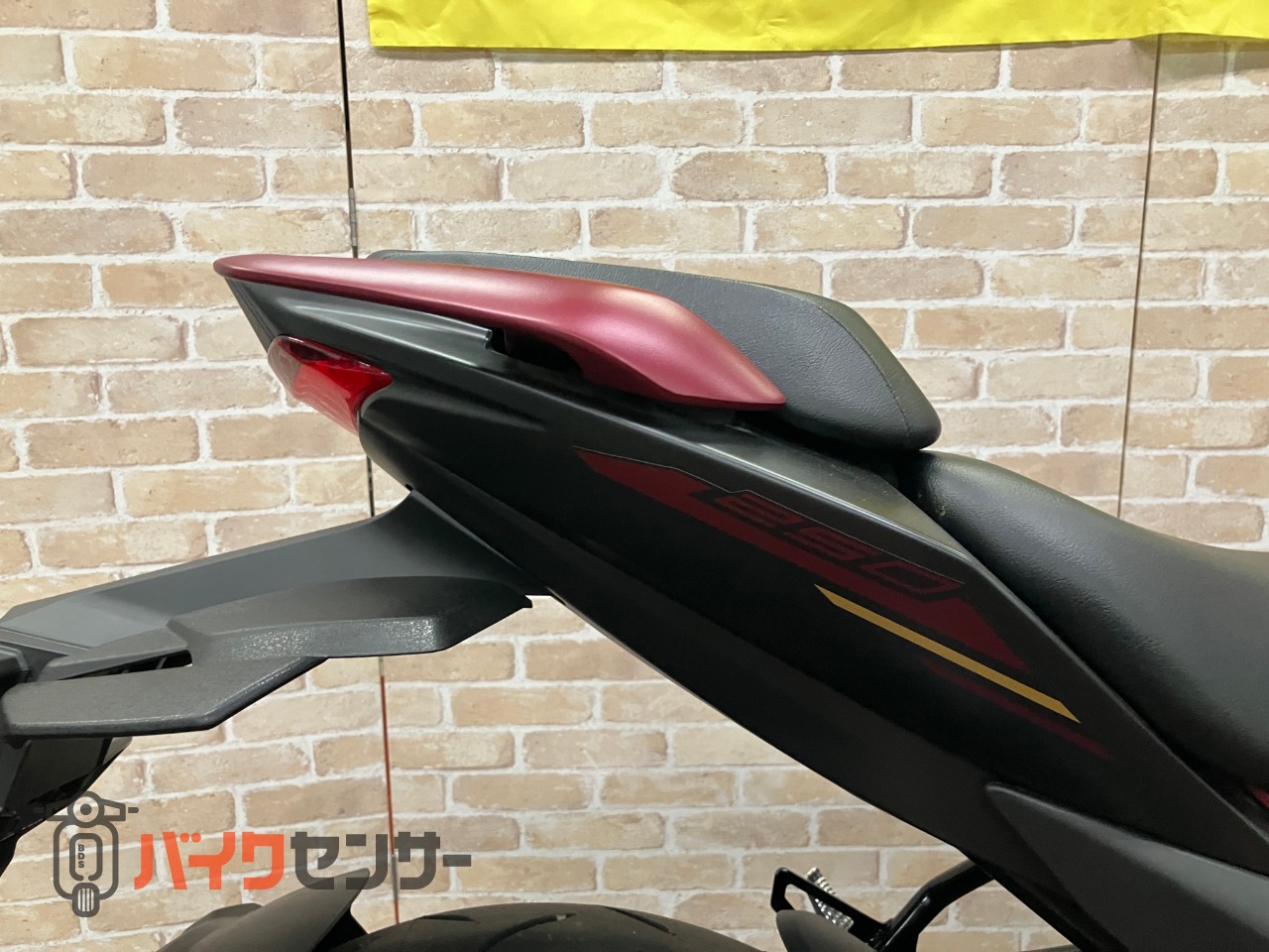 GIXXER SF250 2025年モデル　　マットボルドーレッドメタリック・マットブラックメタリック　油冷4サイクルエンジン_31