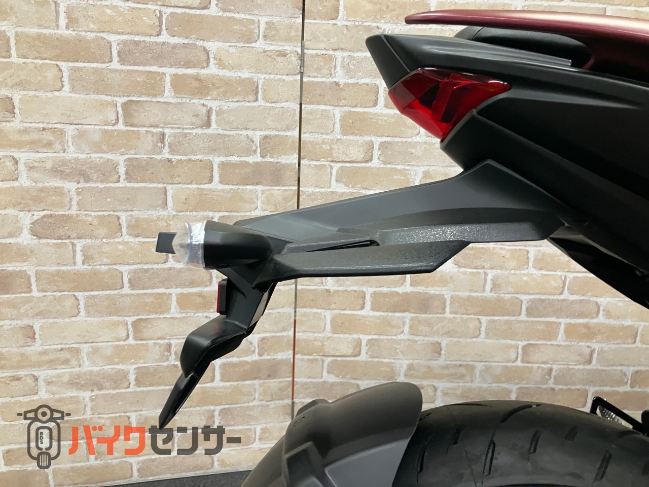 GIXXER SF250 2025年モデル　　マットボルドーレッドメタリック・マットブラックメタリック　油冷4サイクルエンジン_32