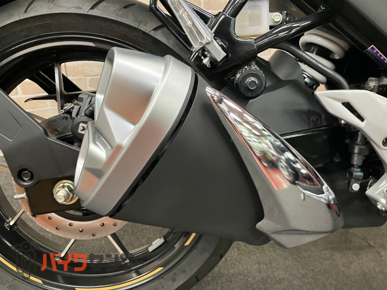 GIXXER SF250 2025年モデル　　マットボルドーレッドメタリック・マットブラックメタリック　油冷4サイクルエンジン_34