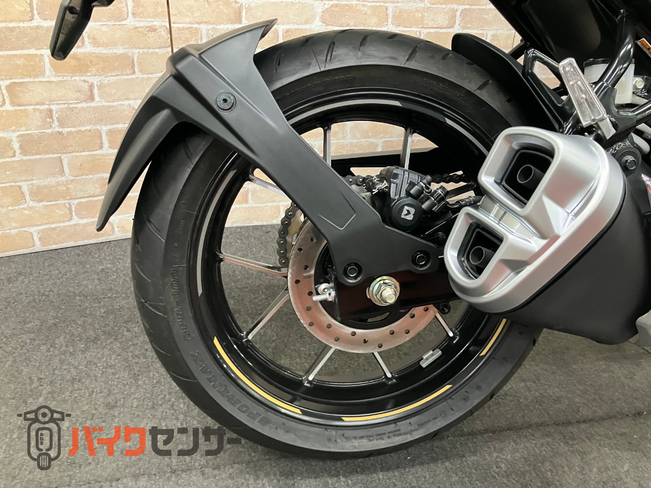 GIXXER SF250 2025年モデル　　マットボルドーレッドメタリック・マットブラックメタリック　油冷4サイクルエンジン_35
