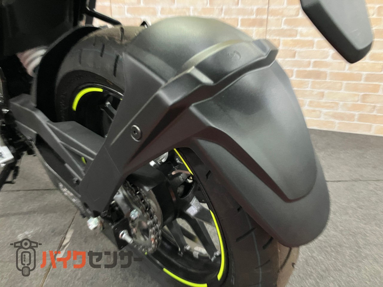 GIXXER SF250　2025年モデル　トリトンブルーメタリック・パールグレッシャーホワイト_10