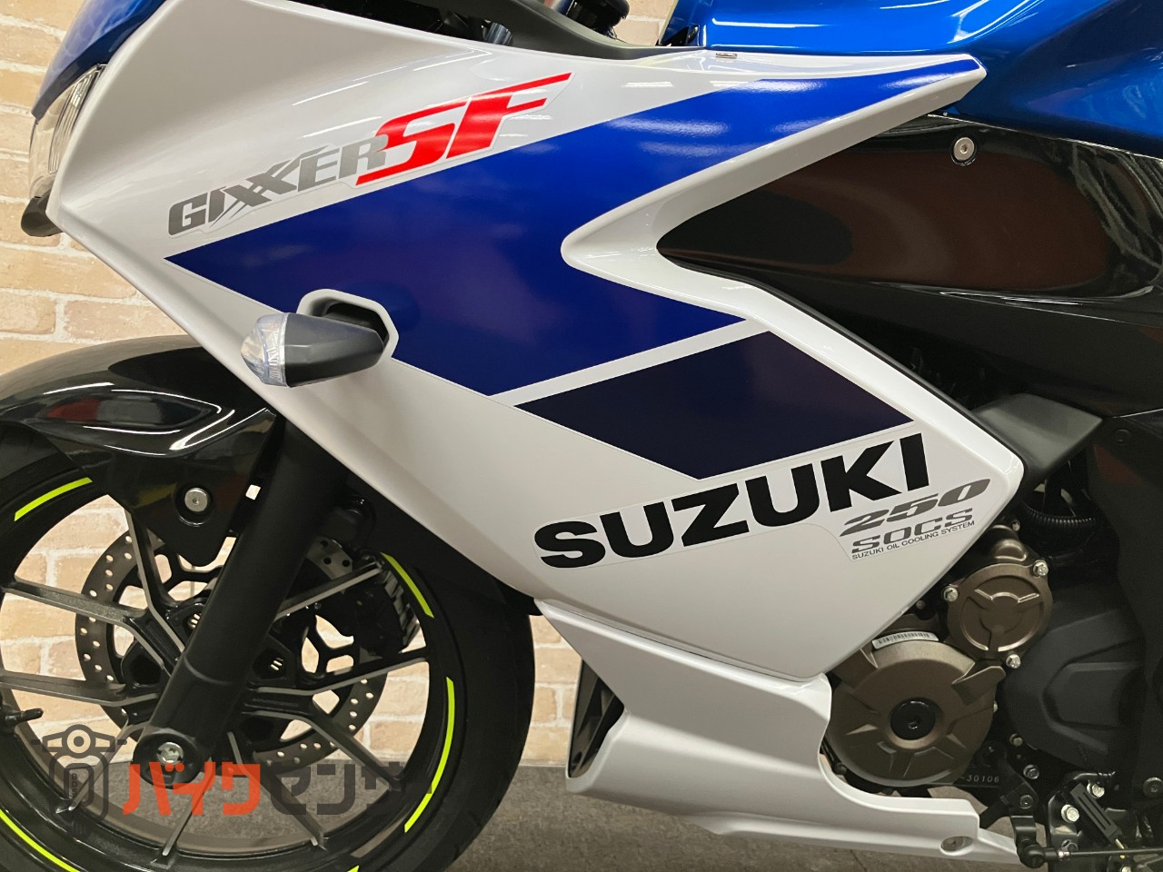 GIXXER SF250　2025年モデル　トリトンブルーメタリック・パールグレッシャーホワイト_13
