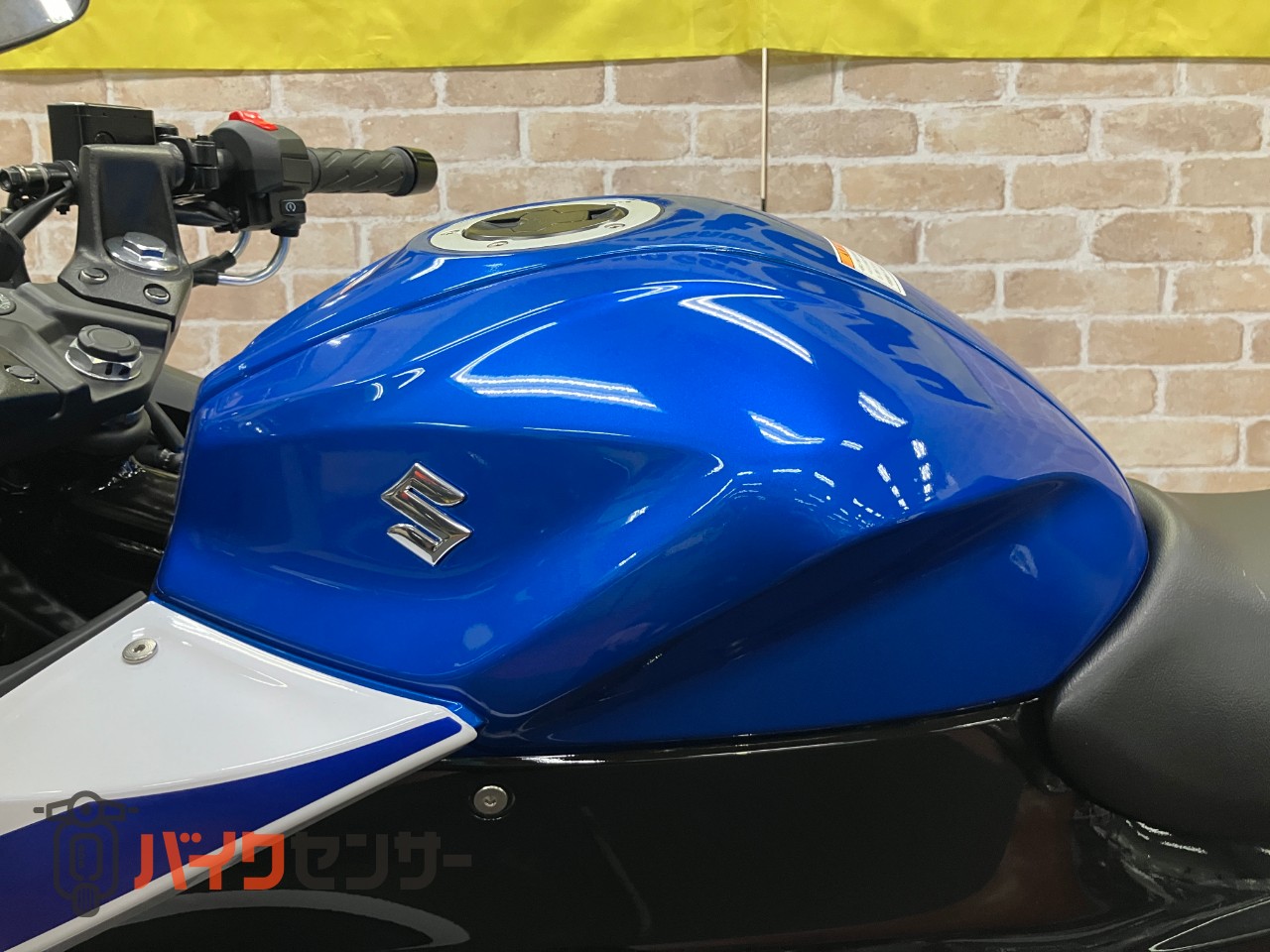GIXXER SF250　2025年モデル　トリトンブルーメタリック・パールグレッシャーホワイト_14