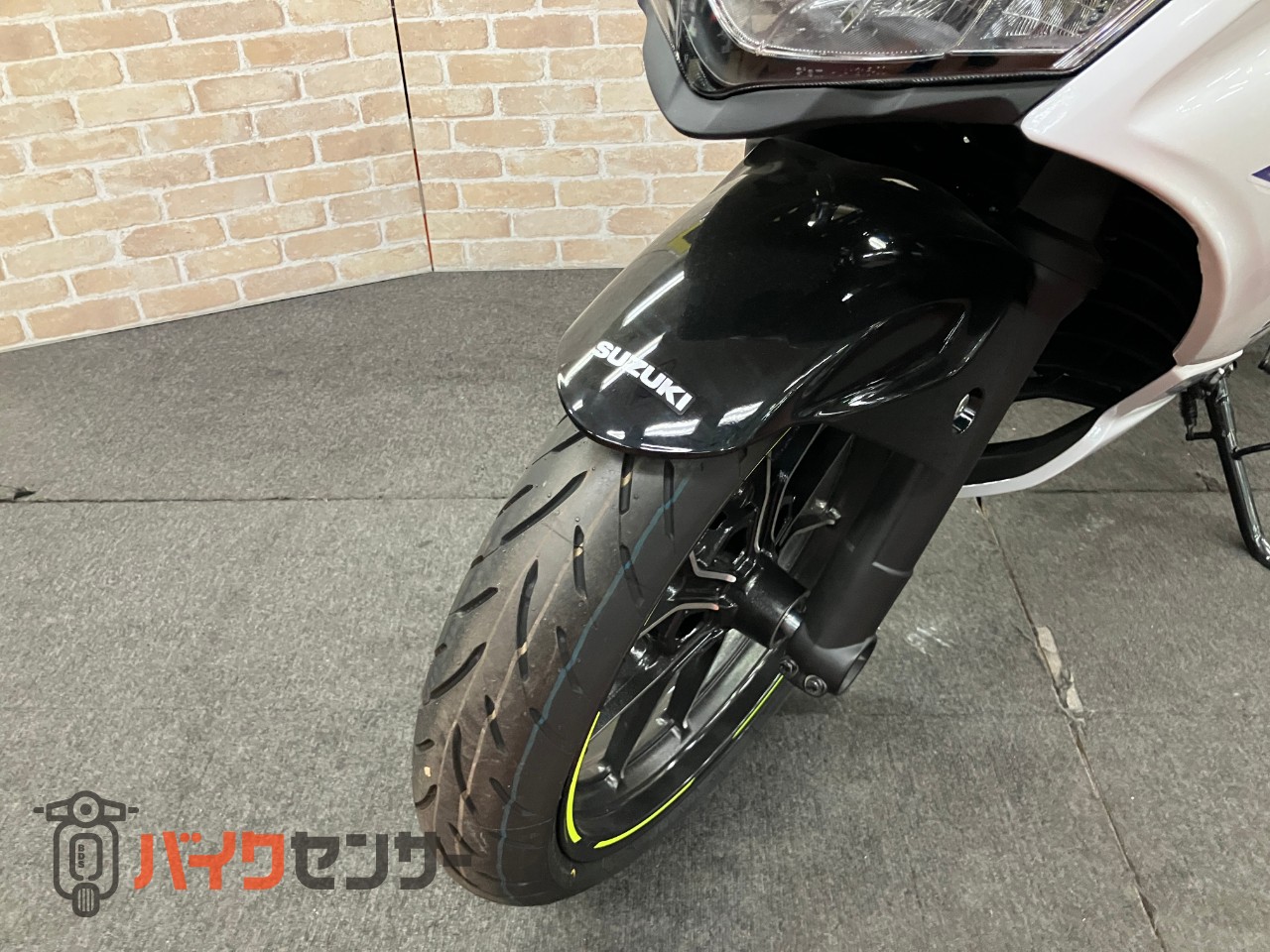 GIXXER SF250　2025年モデル　トリトンブルーメタリック・パールグレッシャーホワイト_18