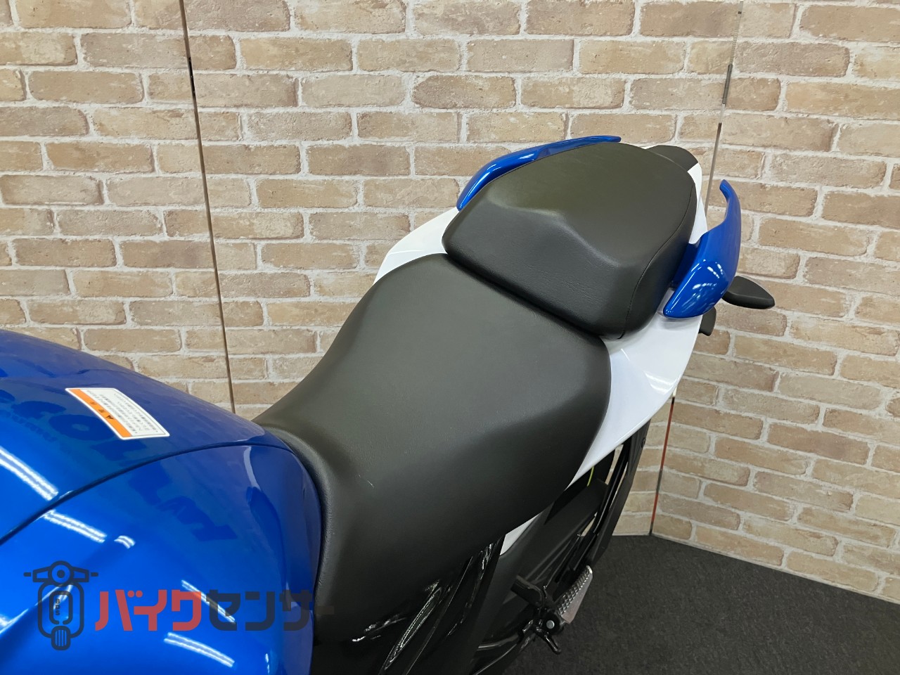 GIXXER SF250　2025年モデル　トリトンブルーメタリック・パールグレッシャーホワイト_20