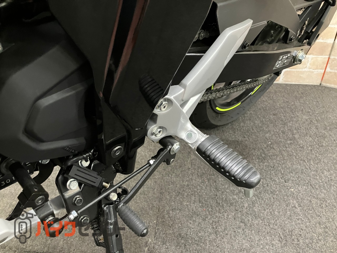 GIXXER SF250　2025年モデル　トリトンブルーメタリック・パールグレッシャーホワイト_21