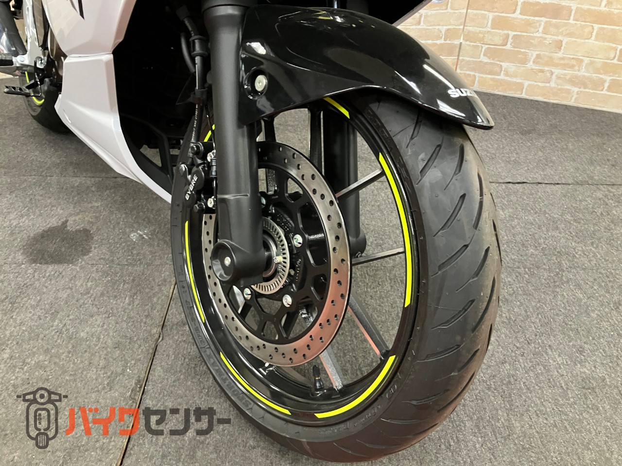 GIXXER SF250　2025年モデル　トリトンブルーメタリック・パールグレッシャーホワイト_23