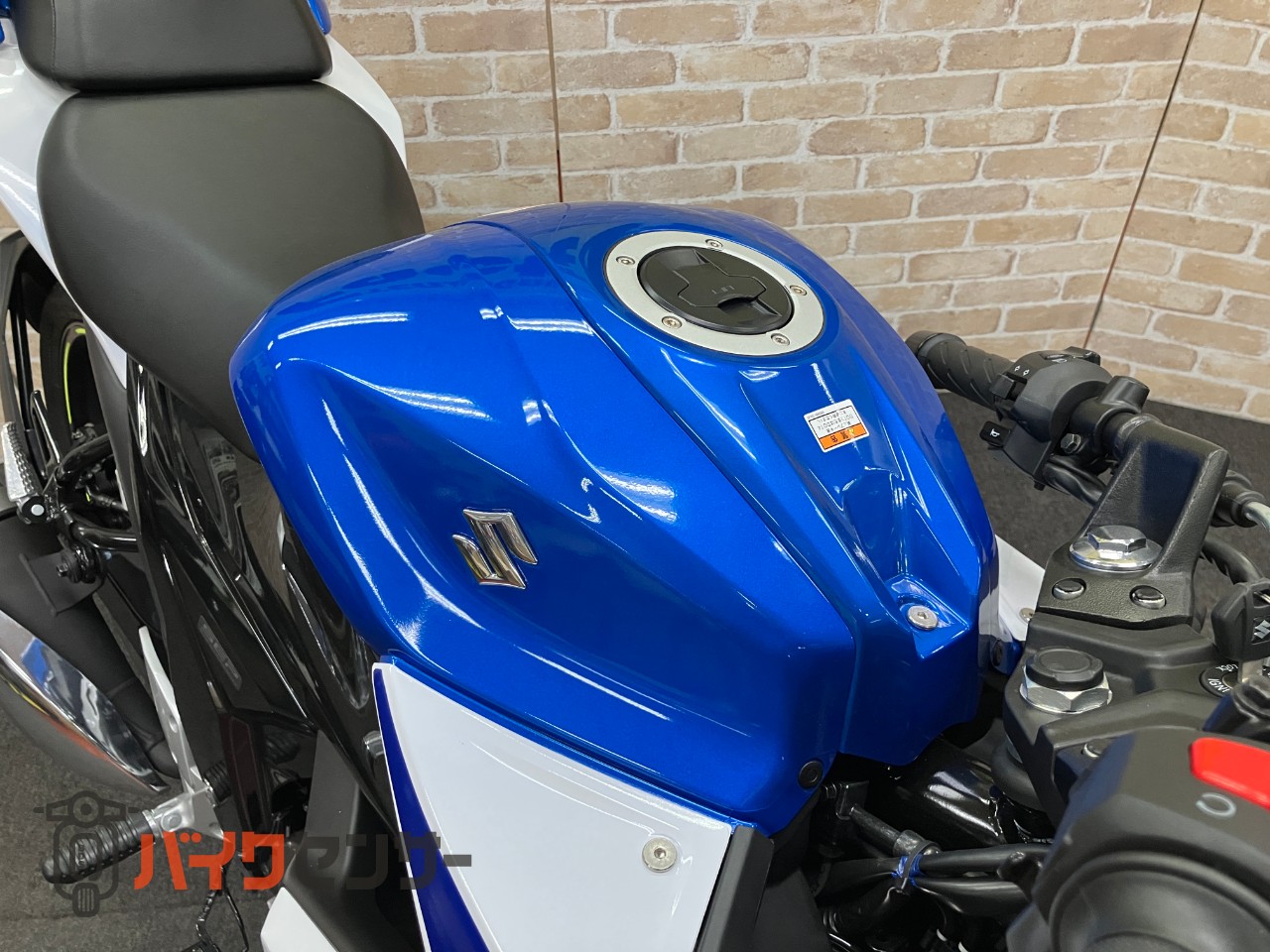 GIXXER SF250　2025年モデル　トリトンブルーメタリック・パールグレッシャーホワイト_24
