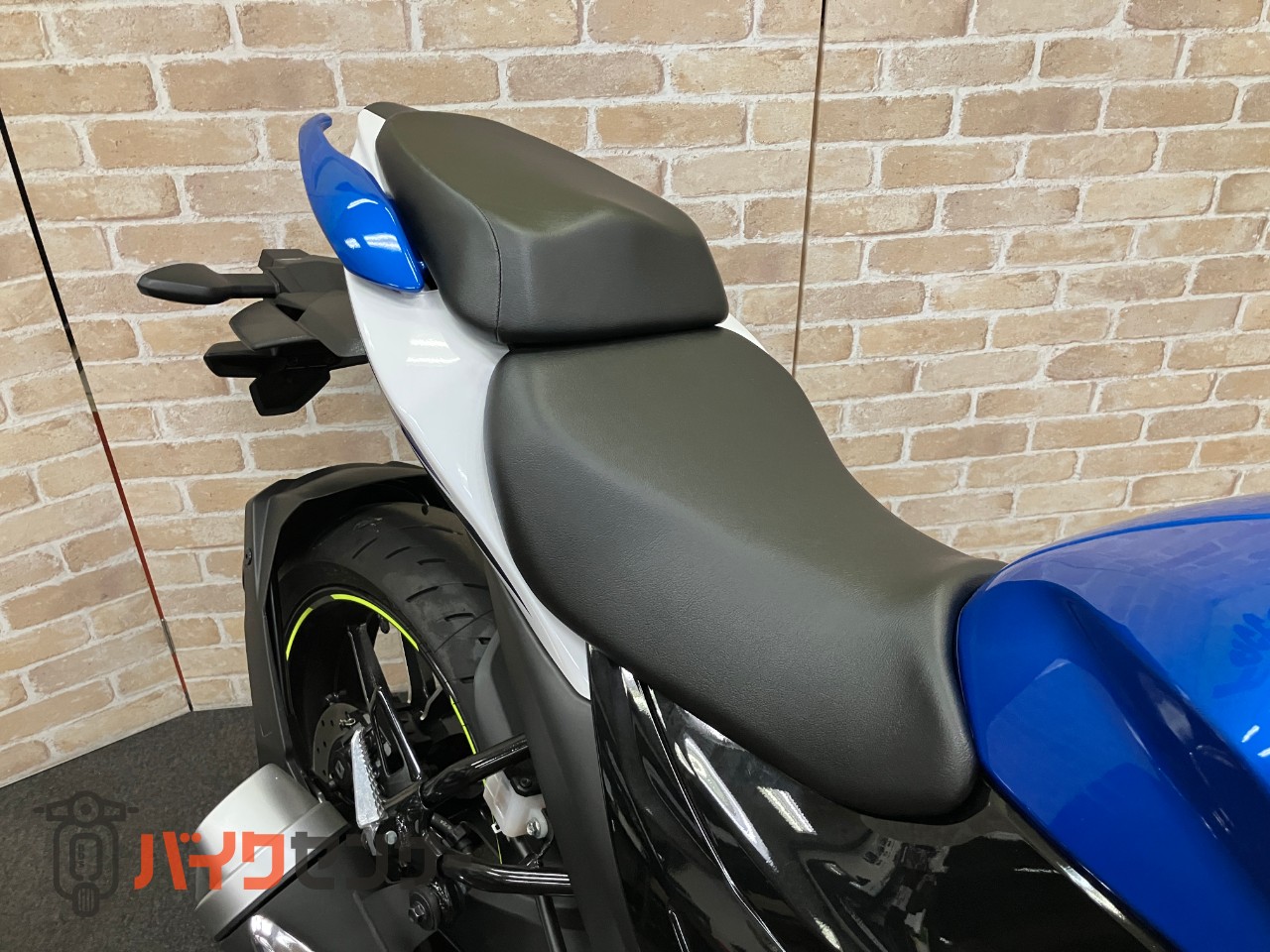 GIXXER SF250　2025年モデル　トリトンブルーメタリック・パールグレッシャーホワイト_25