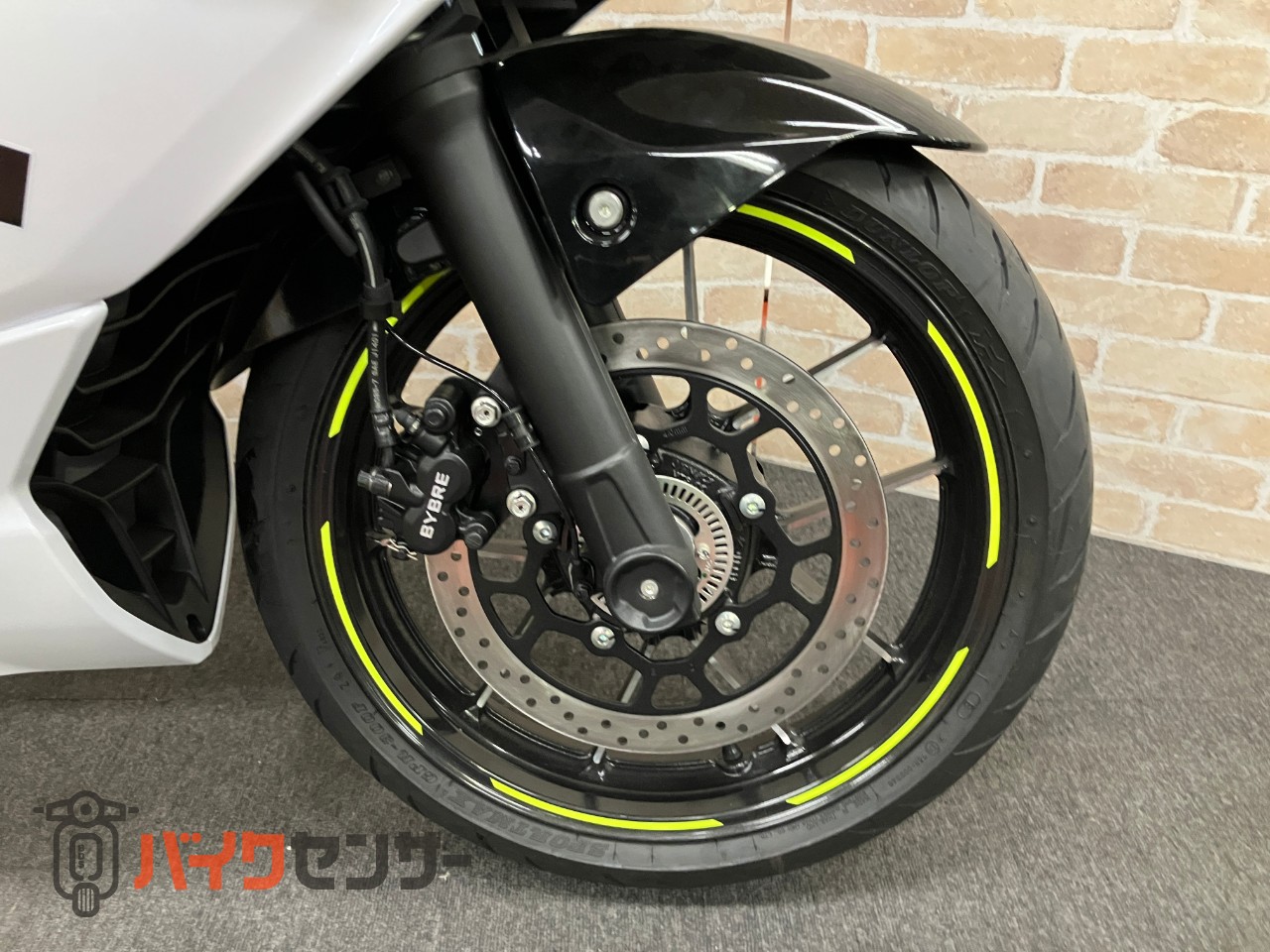 GIXXER SF250　2025年モデル　トリトンブルーメタリック・パールグレッシャーホワイト_27