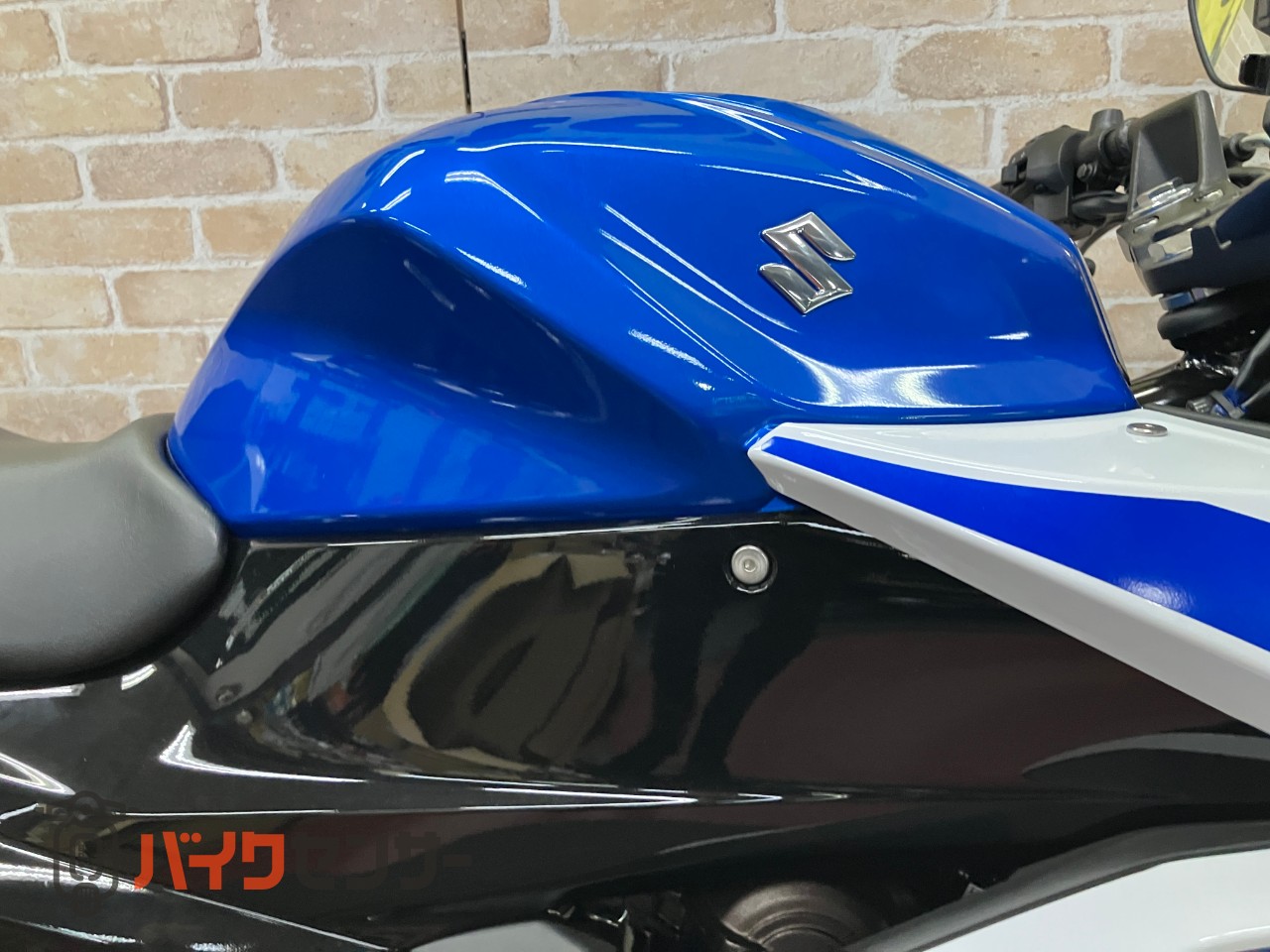 GIXXER SF250　2025年モデル　トリトンブルーメタリック・パールグレッシャーホワイト_29