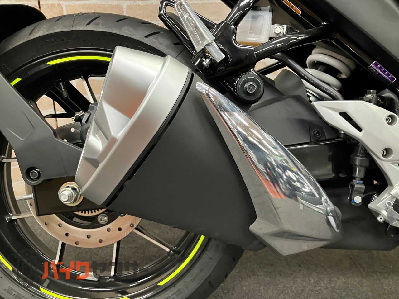 GIXXER SF250　2025年モデル　トリトンブルーメタリック・パールグレッシャーホワイト_33