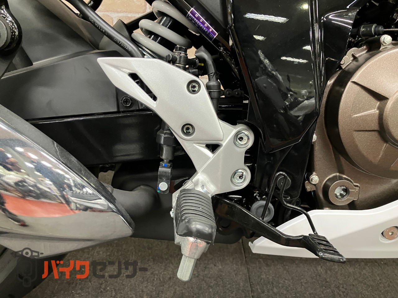 GIXXER SF250　2025年モデル　トリトンブルーメタリック・パールグレッシャーホワイト_34