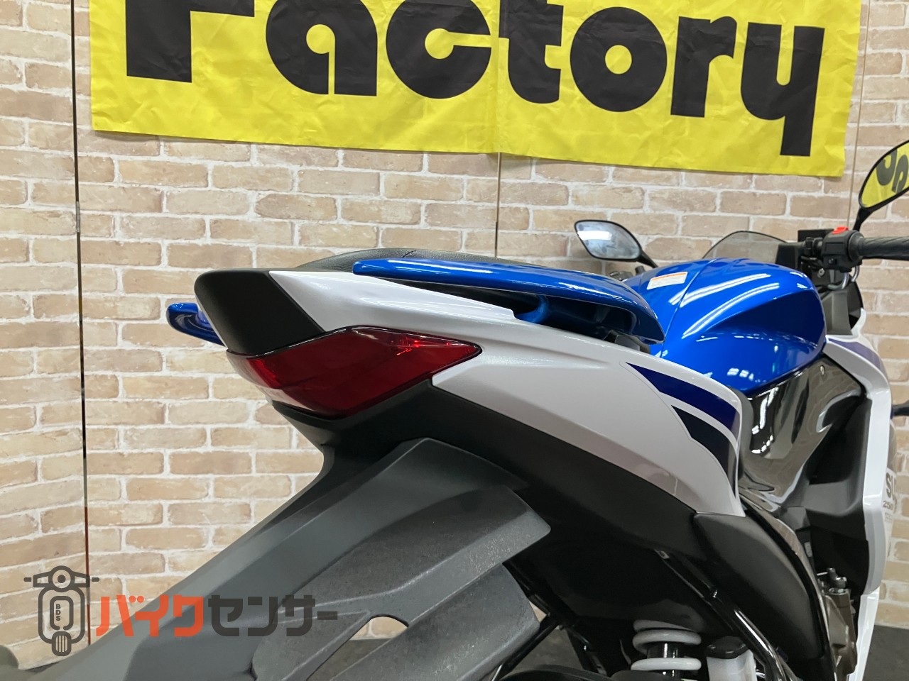GIXXER SF250　2025年モデル　トリトンブルーメタリック・パールグレッシャーホワイト_37