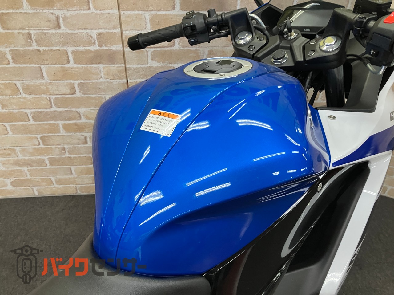 GIXXER SF250　2025年モデル　トリトンブルーメタリック・パールグレッシャーホワイト_40