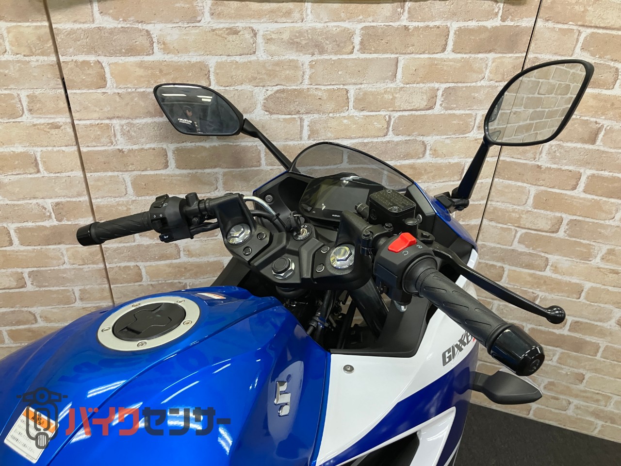 GIXXER SF250　2025年モデル　トリトンブルーメタリック・パールグレッシャーホワイト_41