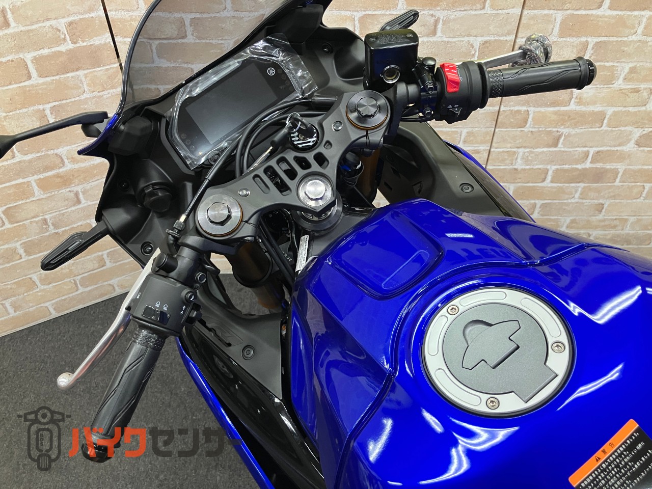 YZF-R25　2025年モデル　アシスト＆スリッパークラッチ　フルLED USB電源ソケット標準装備_9