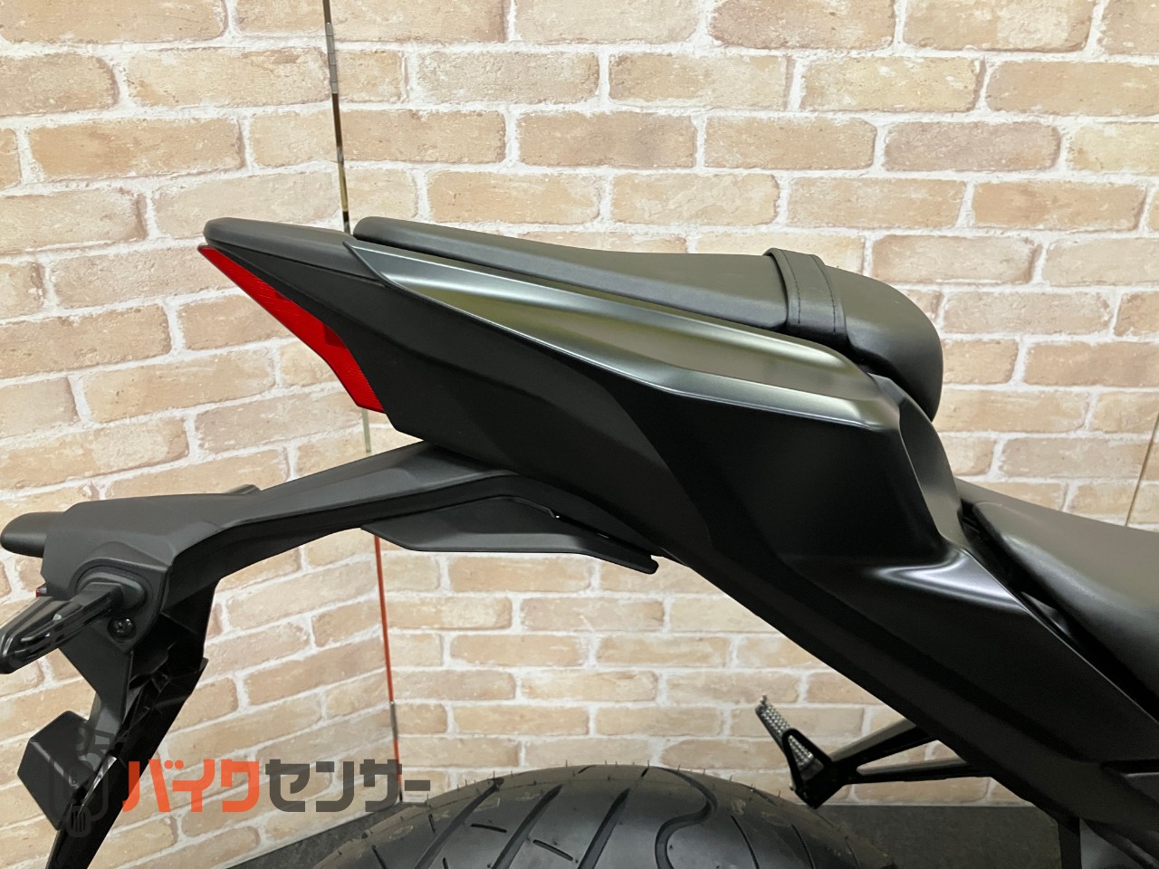 YZF-R25  マットダークグレー　2025年モデル　アシスト＆スリッパークラッチ　フルLED USB電源ソケット標準装備_10