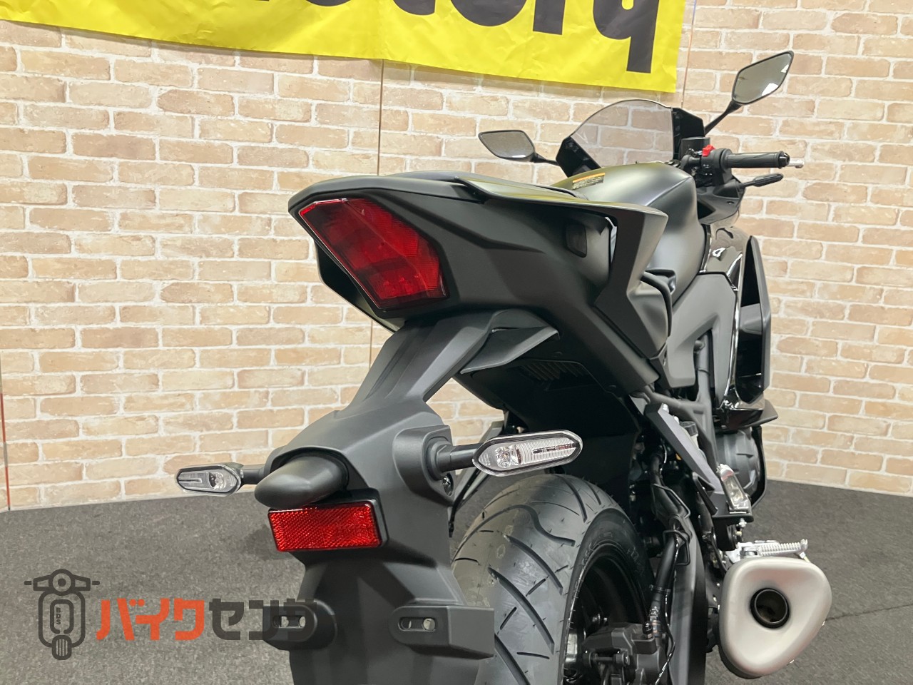 YZF-R25  マットダークグレー　2025年モデル　アシスト＆スリッパークラッチ　フルLED USB電源ソケット標準装備_13