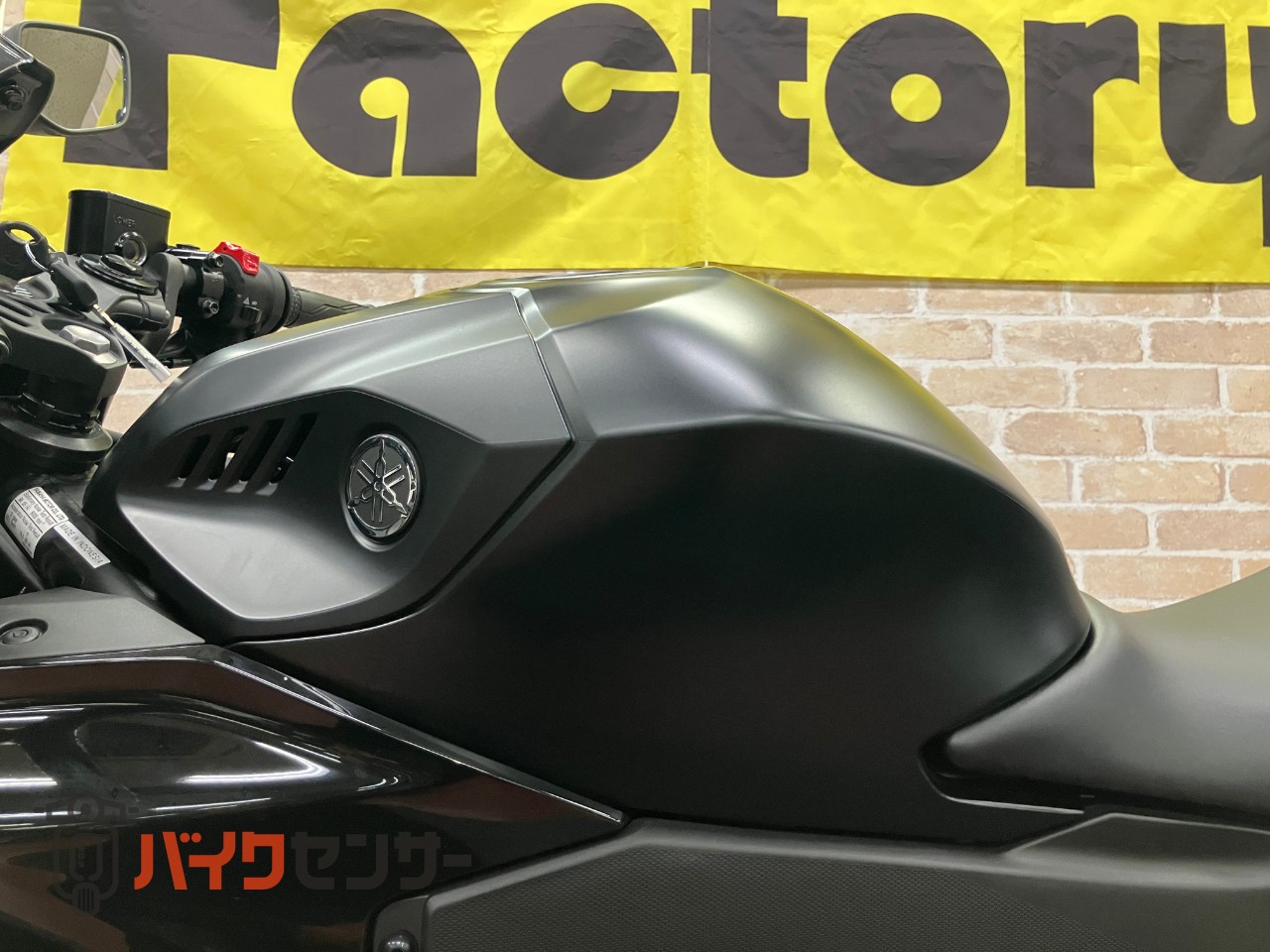 YZF-R25  マットダークグレー　2025年モデル　アシスト＆スリッパークラッチ　フルLED USB電源ソケット標準装備_23