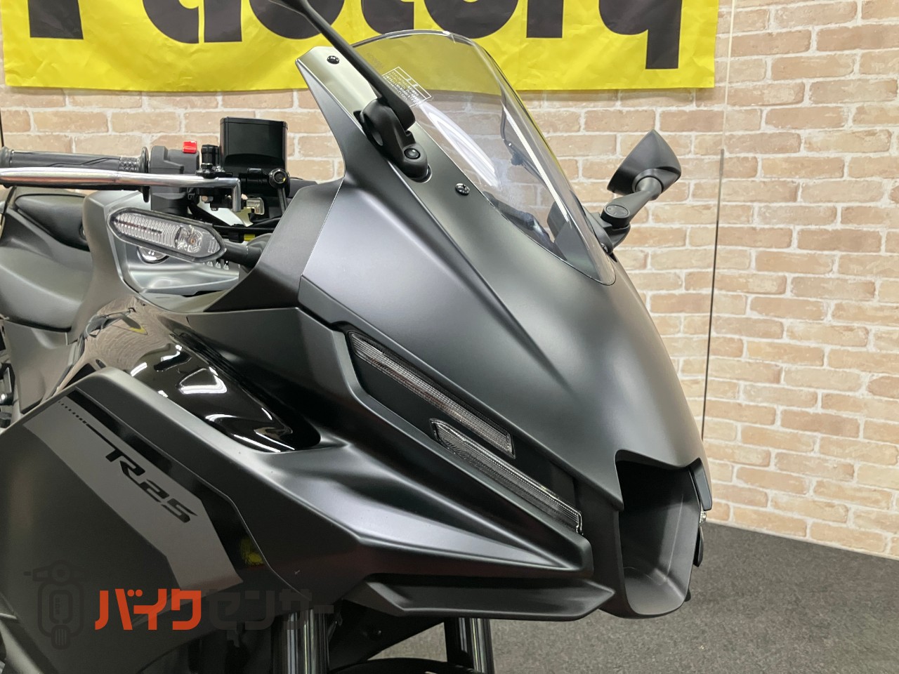 YZF-R25  マットダークグレー　2025年モデル　アシスト＆スリッパークラッチ　フルLED USB電源ソケット標準装備_31