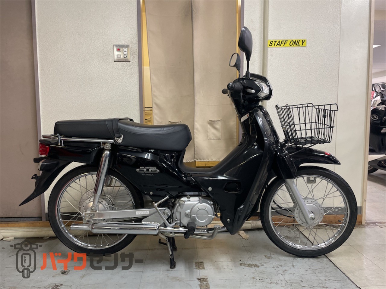 ホンダ スーパーカブ50 ブラック AA04型 ロングシート B596162