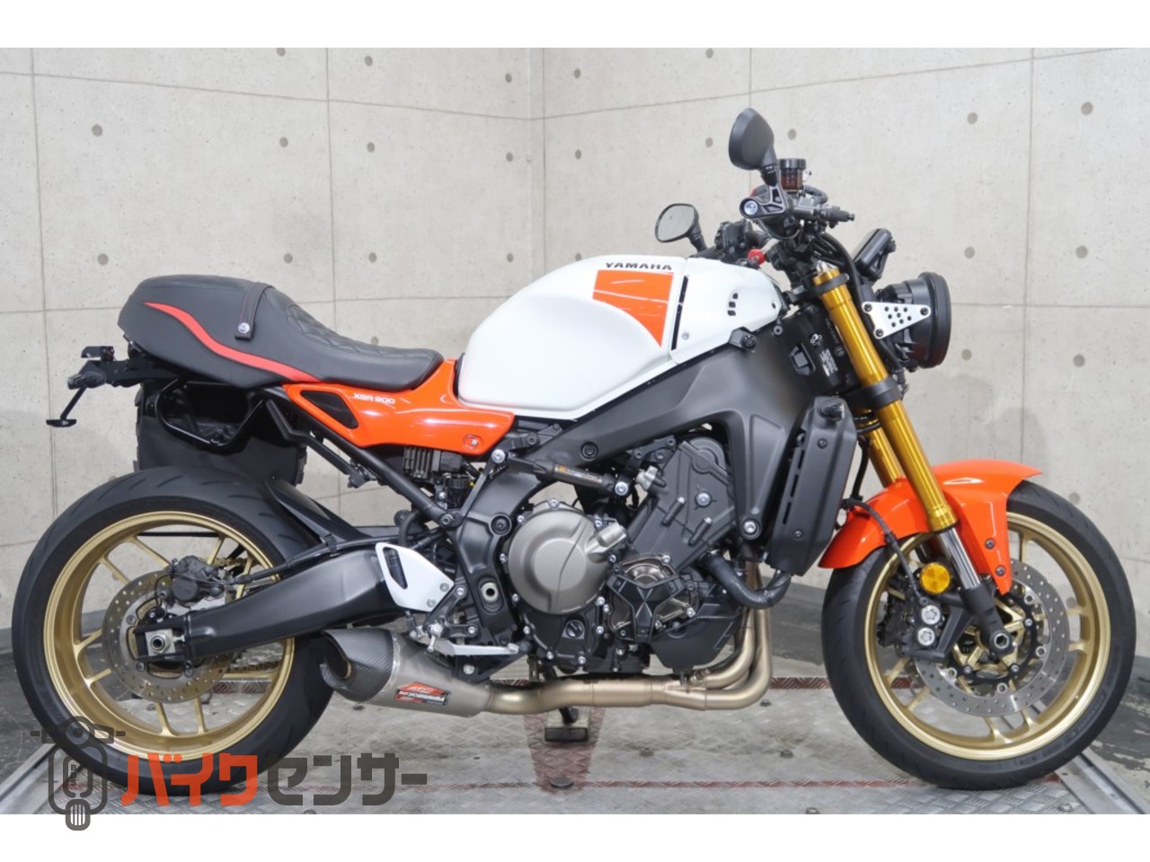 ヤマハ XSR900 RN80J ヨシムラAT2マフラー サドルバッグ ETC2.0 72627