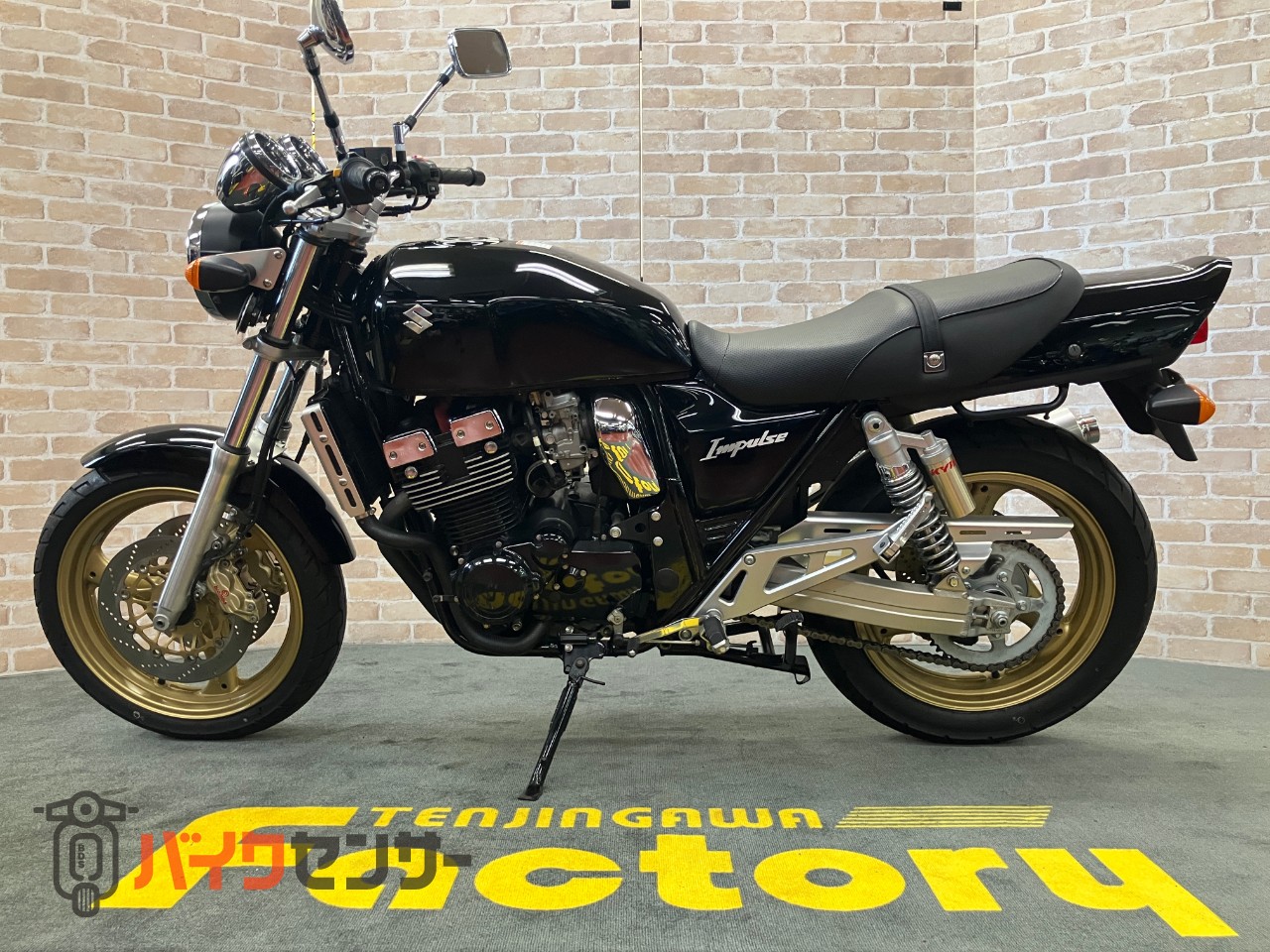 GSX400インパルス　パールネブラーブラック　社外リアサス_1