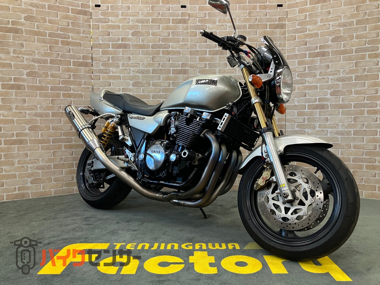 XJR1200 ノジマフルエキ フェンダーレス エンジンスライダー FCR39パイ パワーフィルター_2