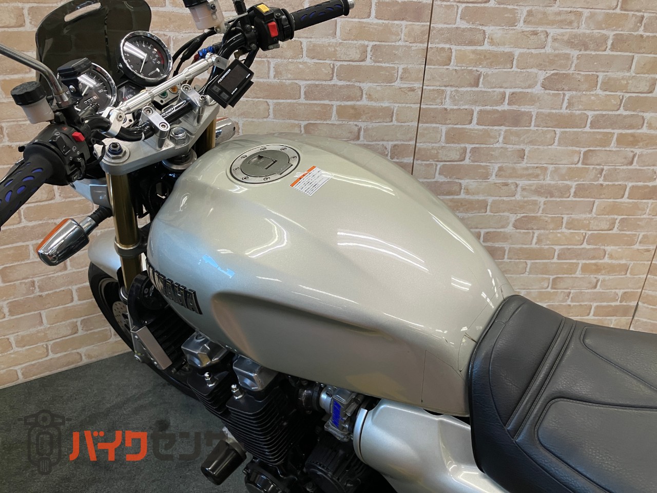 XJR1200 ノジマフルエキ フェンダーレス エンジンスライダー FCR39パイ パワーフィルター_7