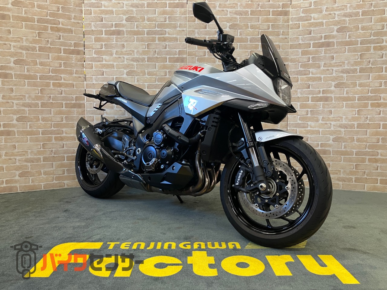 カタナ ヨシムラ　スクリーン　マフラー　バックステップ　ケースガード　ローダウン　シート加工　フェンダーレス　カーボンインナーフェンダー_2