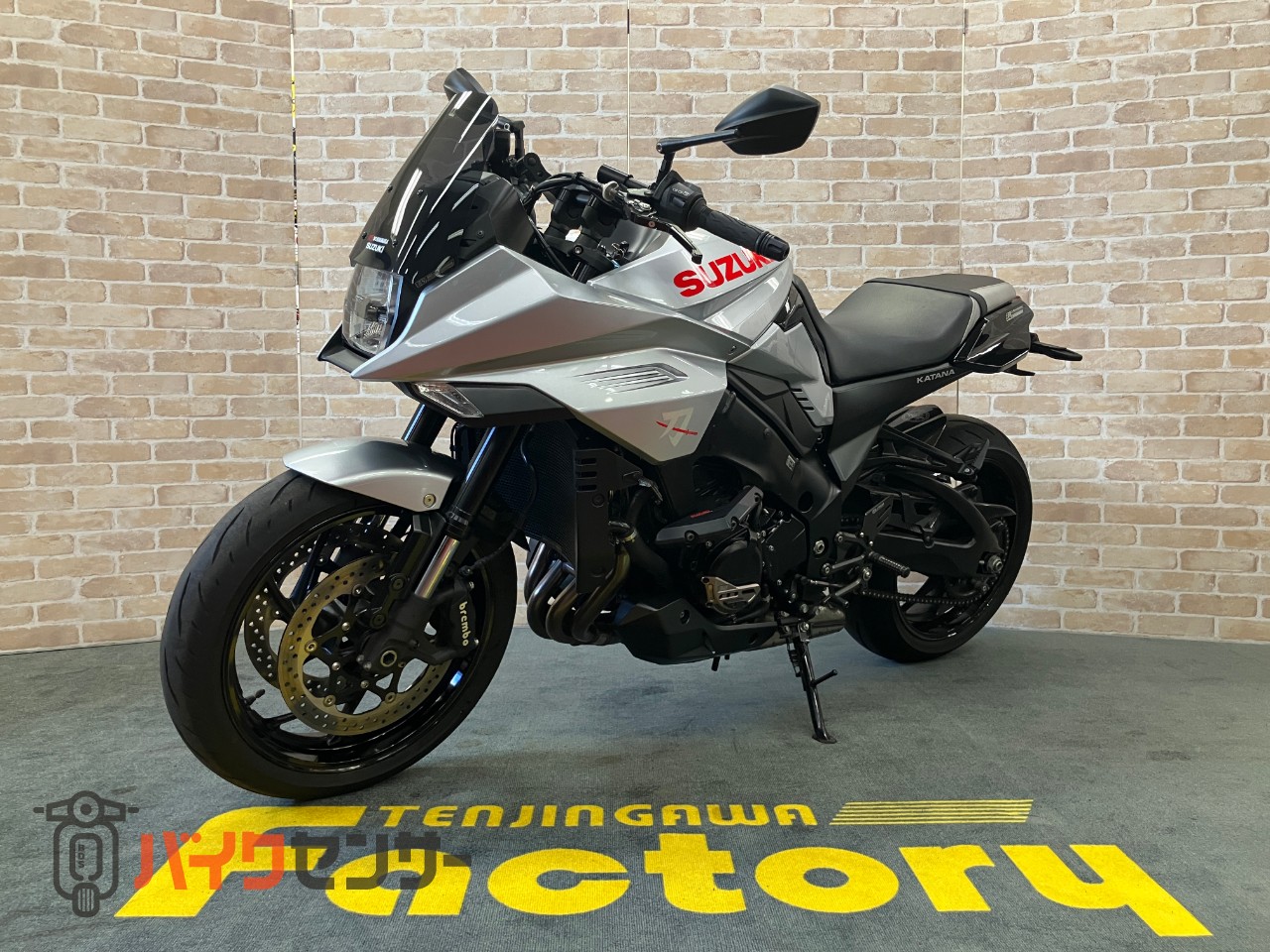 カタナ ヨシムラ　スクリーン　マフラー　バックステップ　ケースガード　ローダウン　シート加工　フェンダーレス　カーボンインナーフェンダー_3