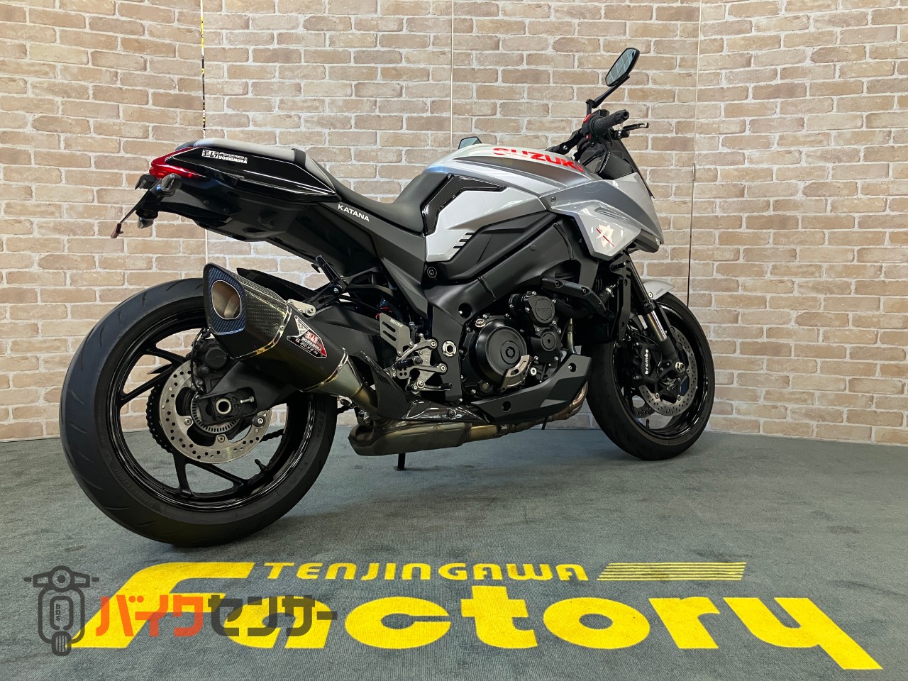 カタナ ヨシムラ　スクリーン　マフラー　バックステップ　ケースガード　ローダウン　シート加工　フェンダーレス　カーボンインナーフェンダー_4