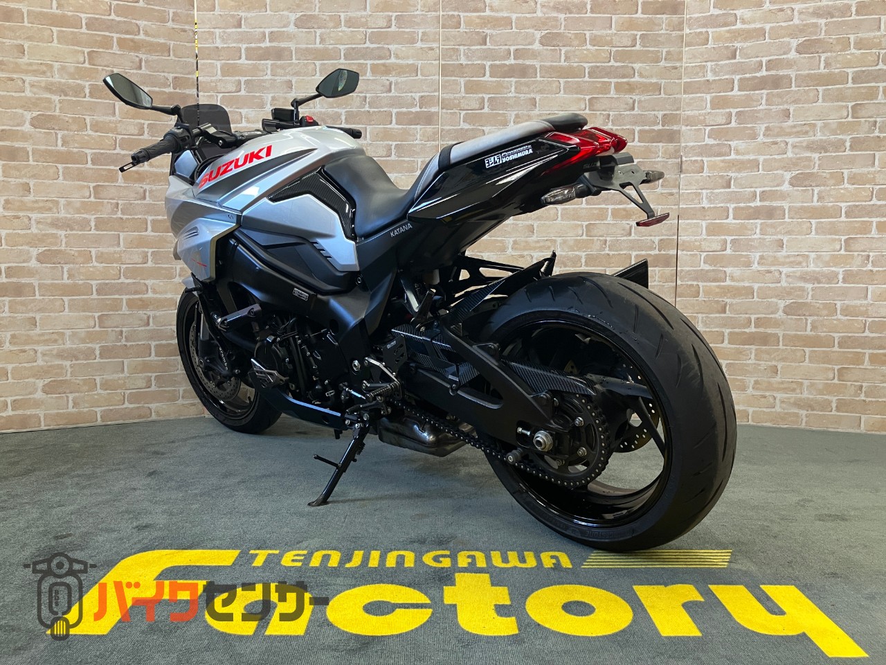 カタナ ヨシムラ　スクリーン　マフラー　バックステップ　ケースガード　ローダウン　シート加工　フェンダーレス　カーボンインナーフェンダー_5