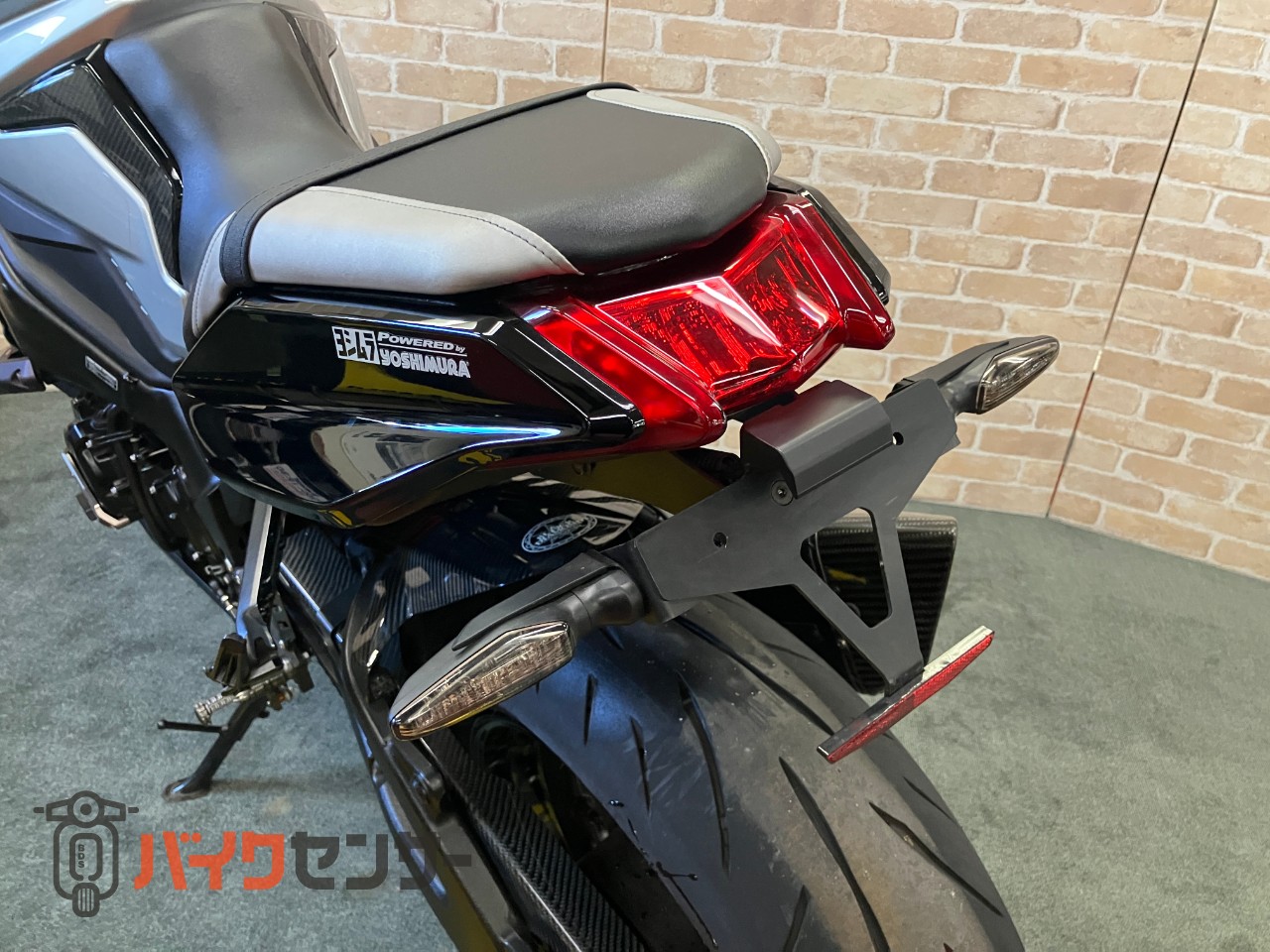 カタナ ヨシムラ　スクリーン　マフラー　バックステップ　ケースガード　ローダウン　シート加工　フェンダーレス　カーボンインナーフェンダー_7