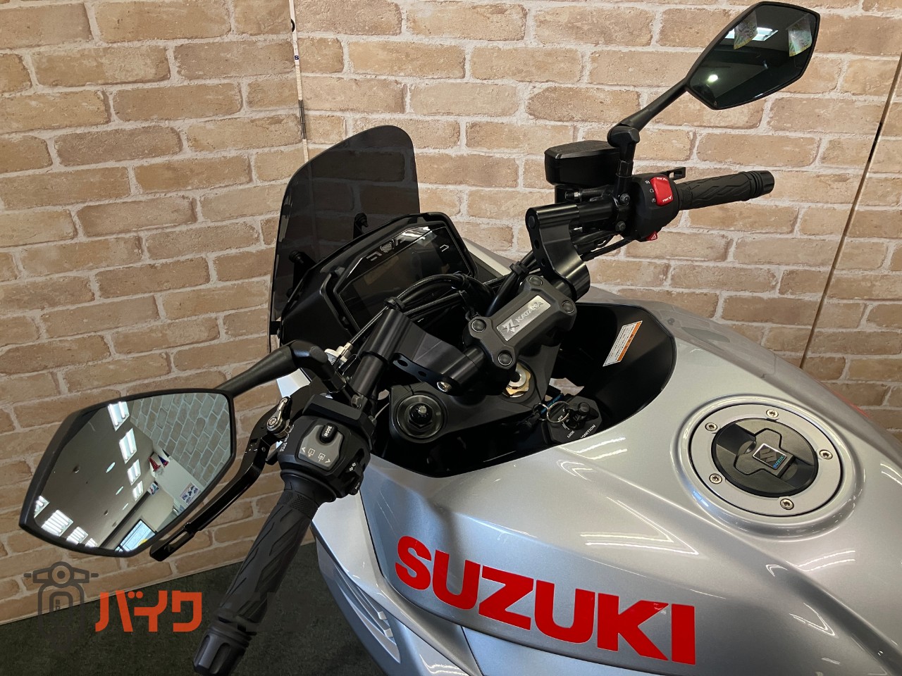 カタナ ヨシムラ　スクリーン　マフラー　バックステップ　ケースガード　ローダウン　シート加工　フェンダーレス　カーボンインナーフェンダー_10