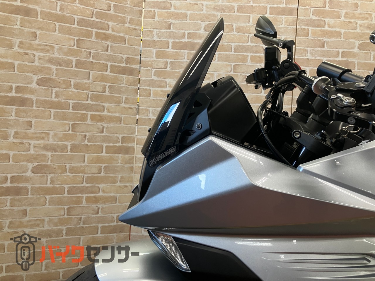 カタナ ヨシムラ　スクリーン　マフラー　バックステップ　ケースガード　ローダウン　シート加工　フェンダーレス　カーボンインナーフェンダー_11